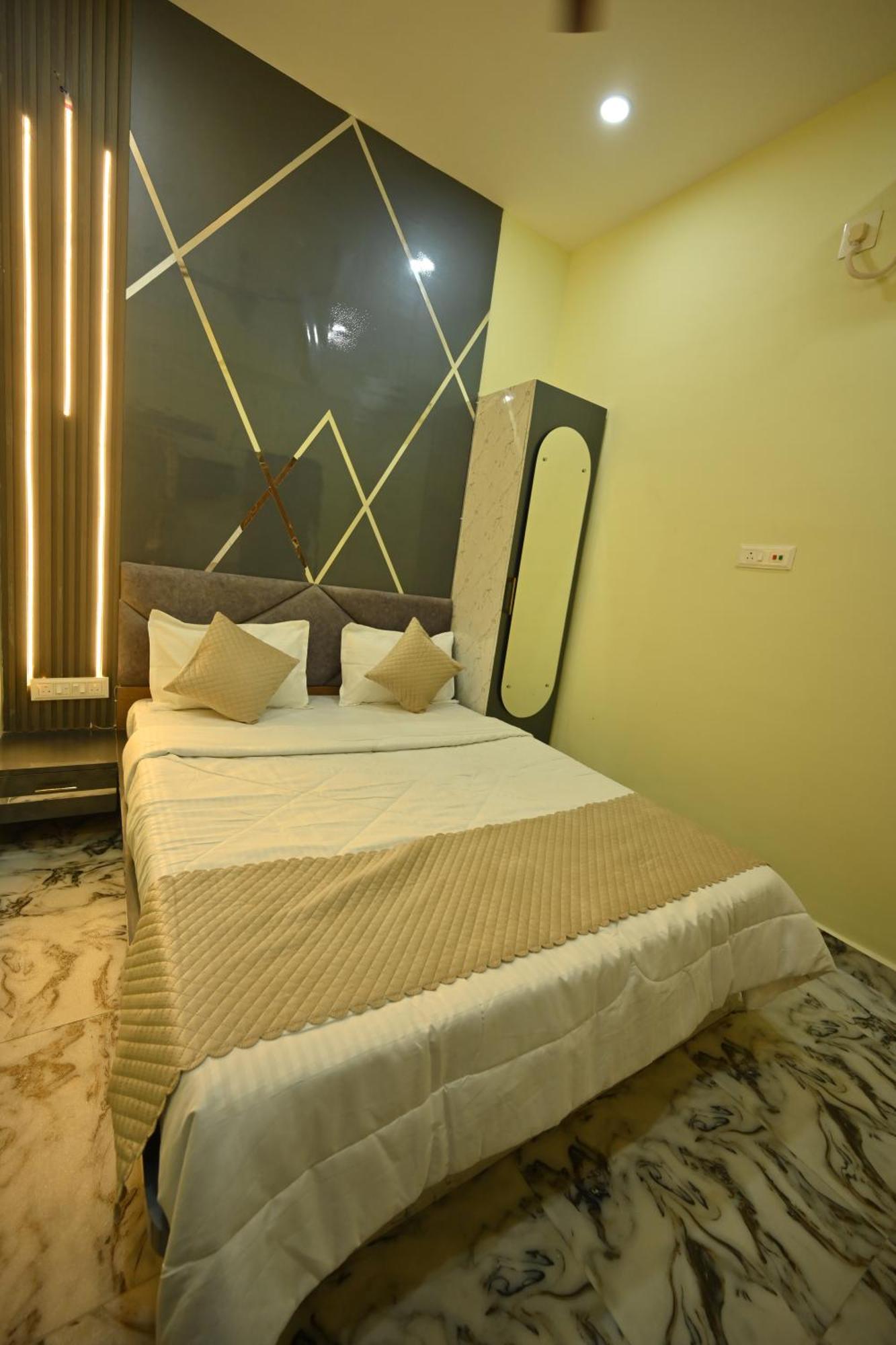 The Vintage Plaza Hotel Baripada Buitenkant foto
