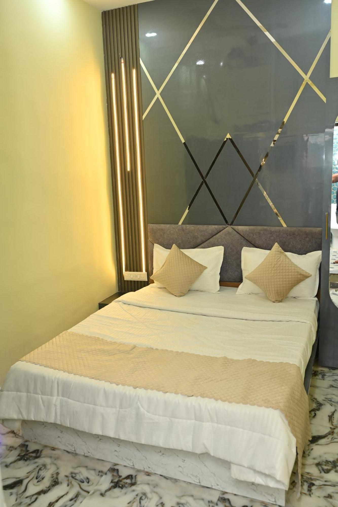 The Vintage Plaza Hotel Baripada Buitenkant foto