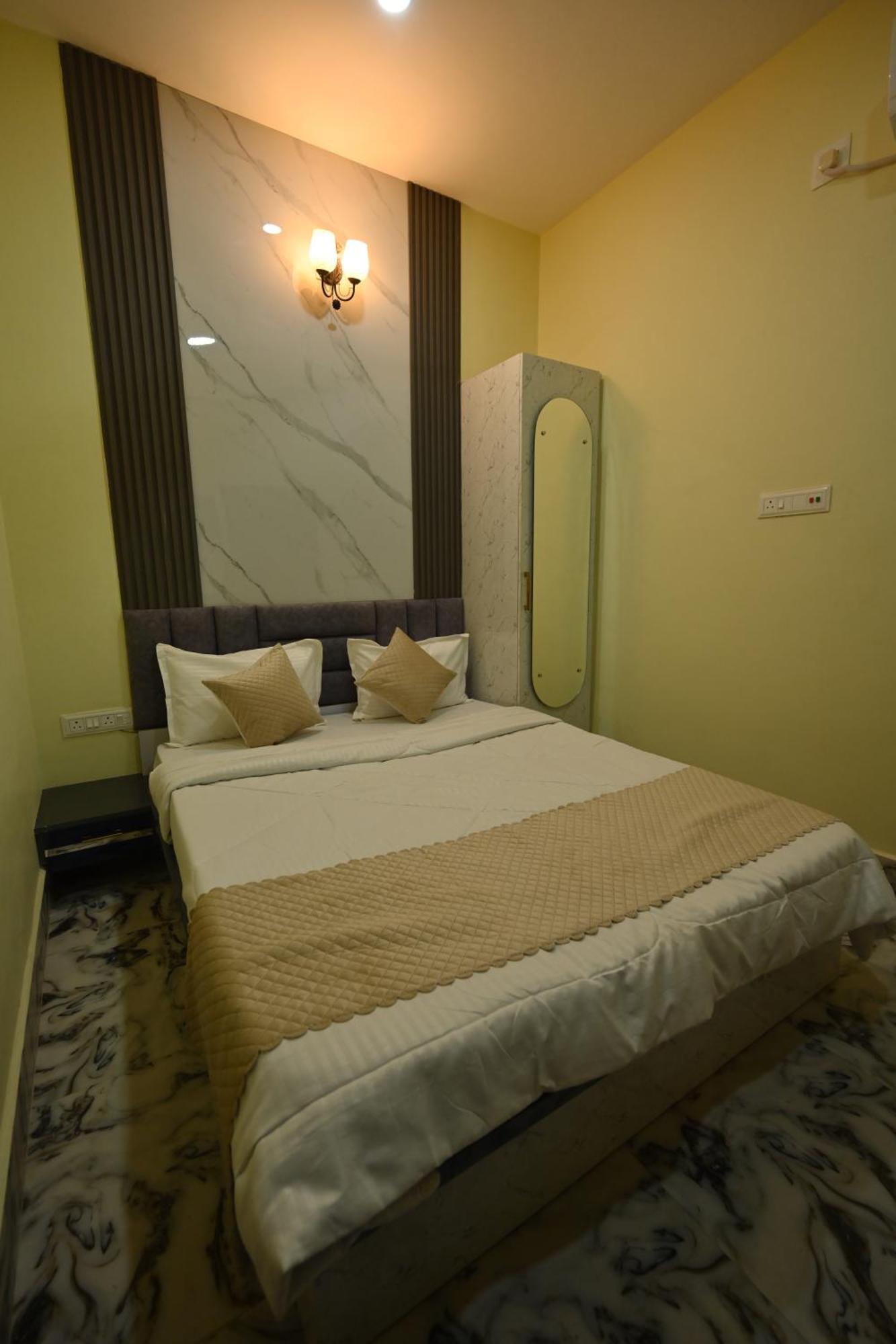 The Vintage Plaza Hotel Baripada Buitenkant foto