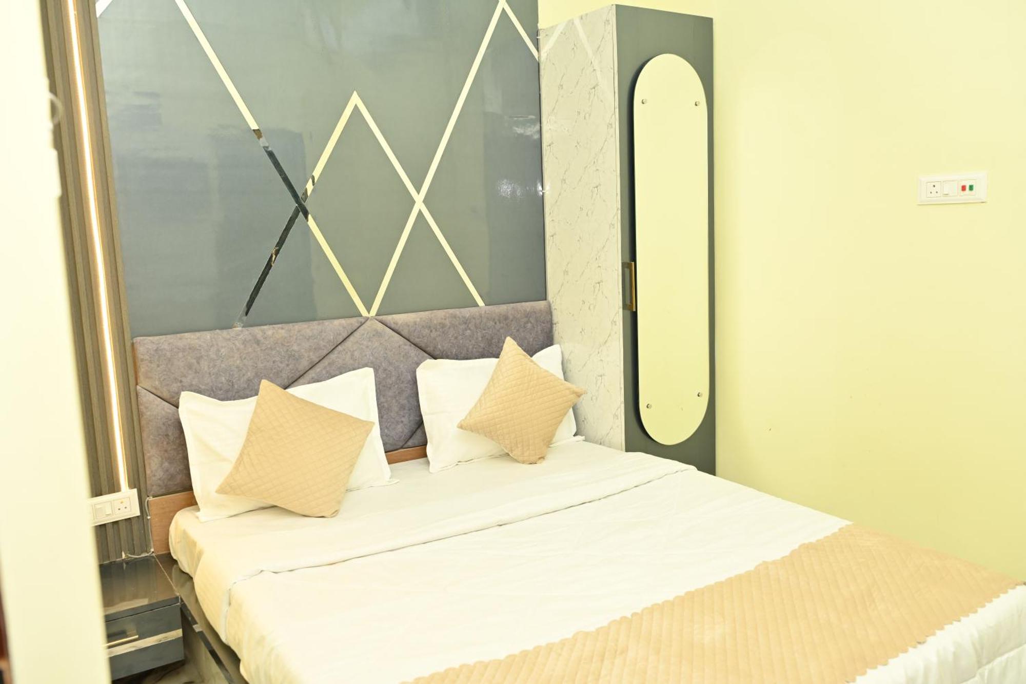 The Vintage Plaza Hotel Baripada Buitenkant foto
