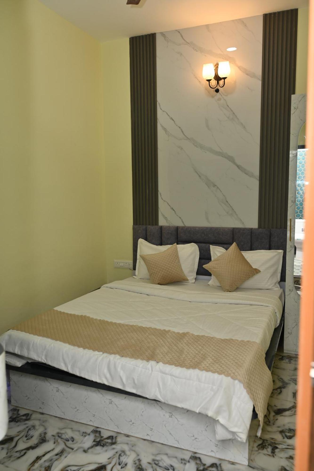 The Vintage Plaza Hotel Baripada Buitenkant foto