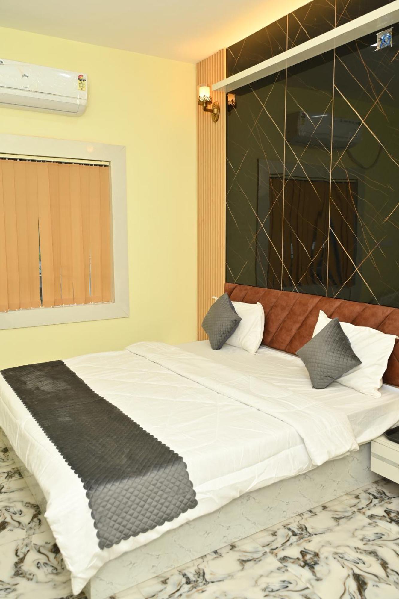The Vintage Plaza Hotel Baripada Buitenkant foto
