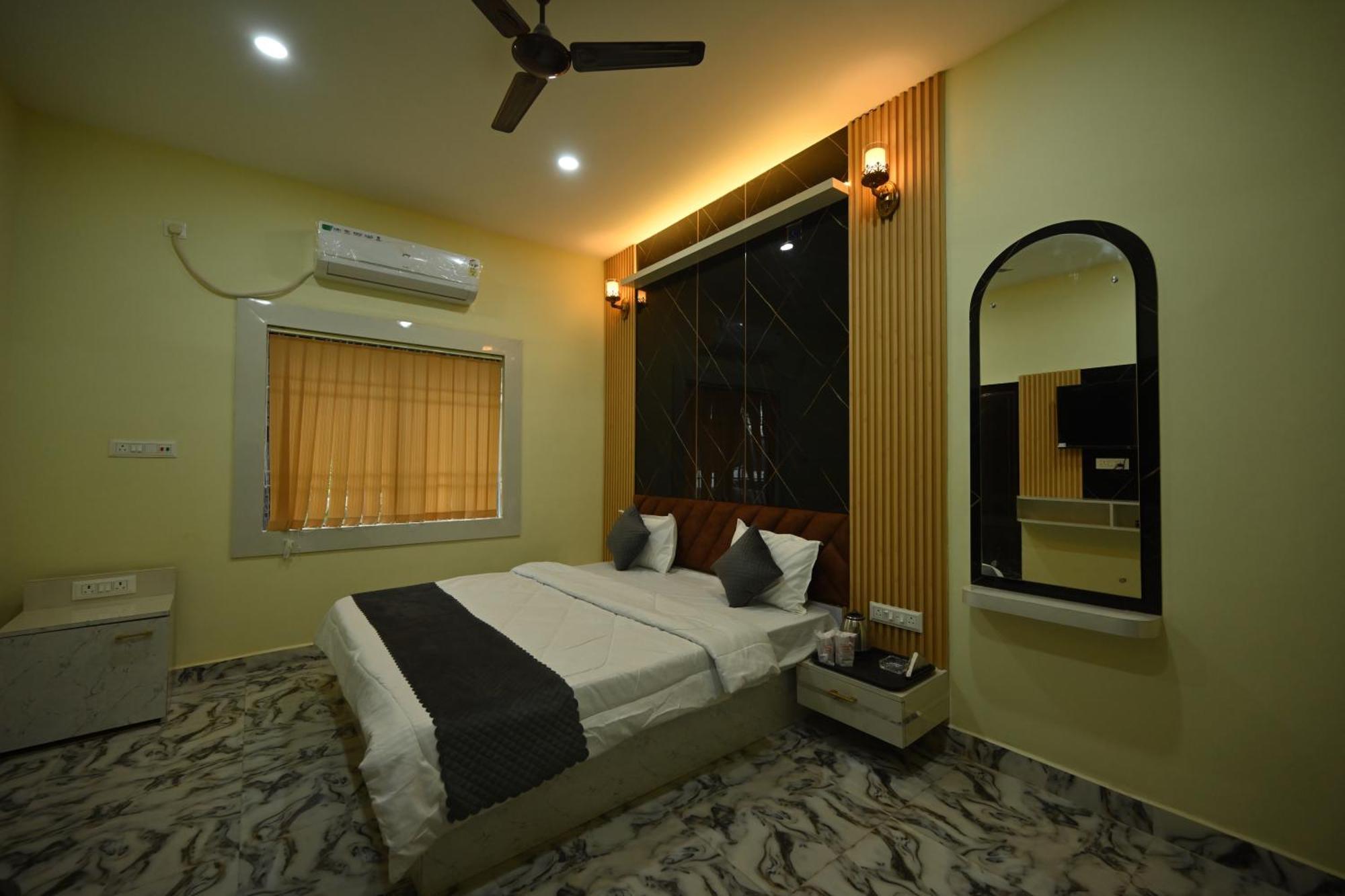 The Vintage Plaza Hotel Baripada Buitenkant foto