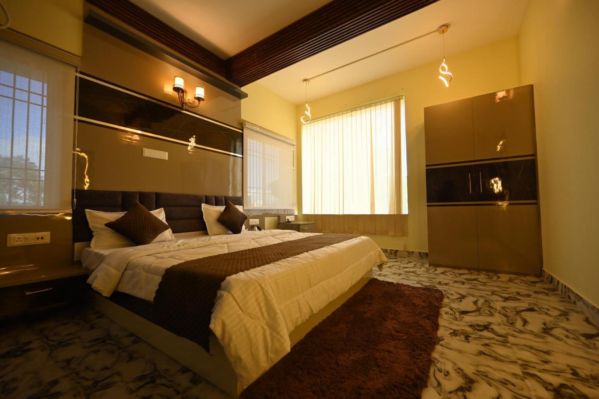 The Vintage Plaza Hotel Baripada Buitenkant foto