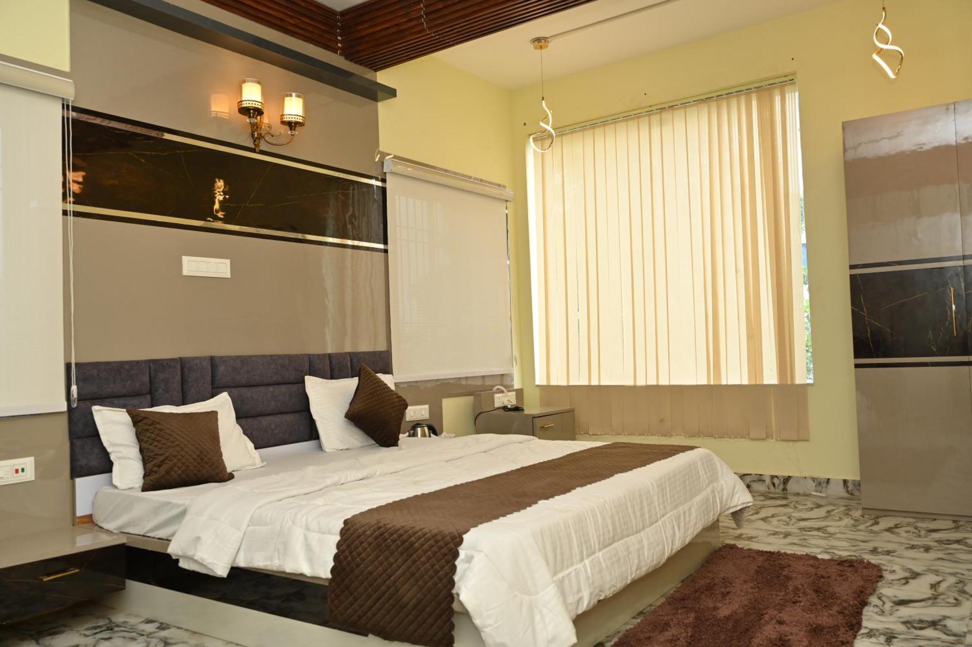 The Vintage Plaza Hotel Baripada Buitenkant foto